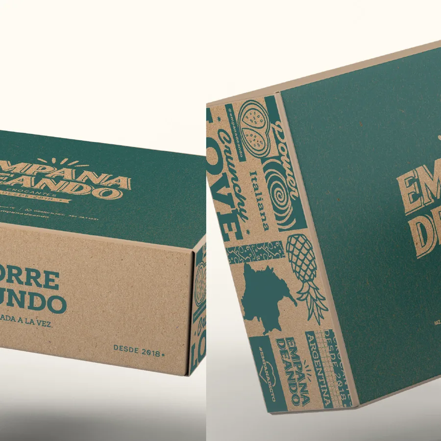 Cajas kraft con el branding completo de Empanadeando