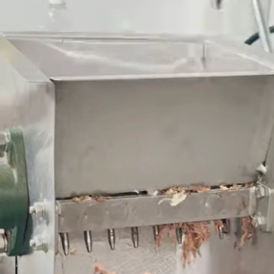 Proceso de desmechado de carne con equipo industrial